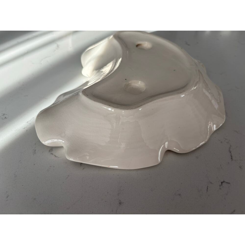 Vintage 1970s hand painted Christmas tray, Holly Silver bells ruffled edges￼ - Picture 6 of 9